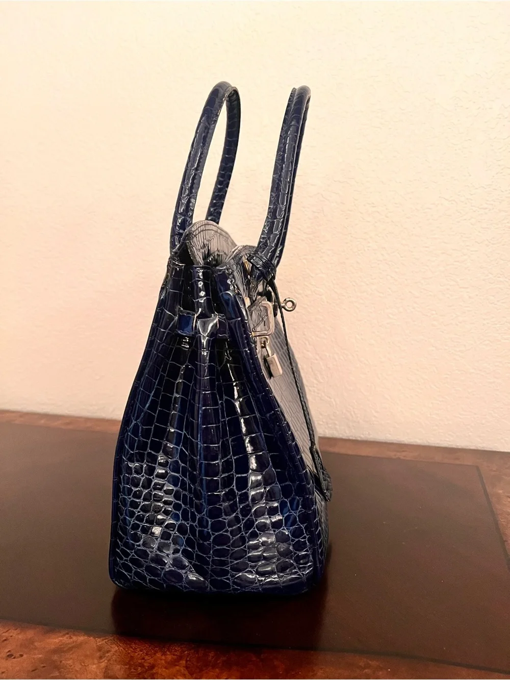Elegant Croc-Embossed Satchel Handbag in Dark Navy